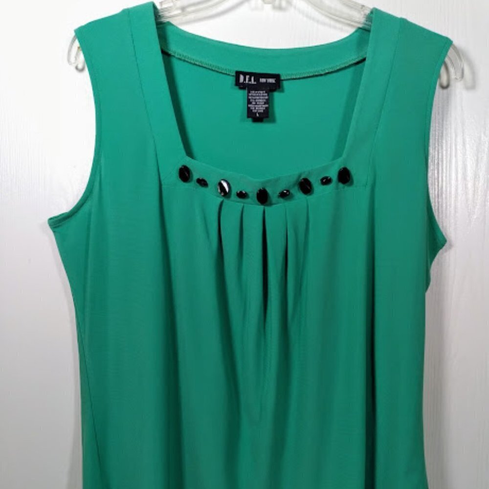 D.F.A. New York Green Embellished Sleeveless Top Size: Large